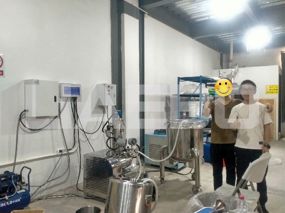 浙江某新材料公司1L實驗室納米砂磨機(jī)調(diào)試成功