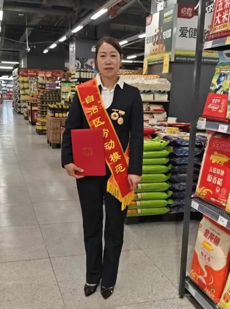 【家鄉(xiāng)好超市】五一國(guó)際勞動(dòng)節(jié)｜在家鄉(xiāng)好，“打工人”活成了教科書